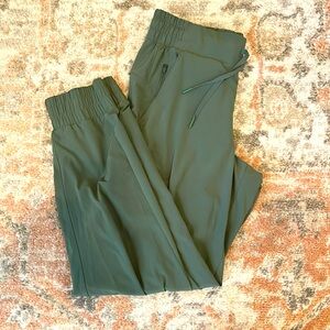 Target All In Motion moss green cargo joggers women’s sz S